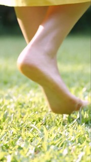 Dia Mirza feet photo thumbnail