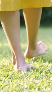 Dia Mirza feet photo thumbnail