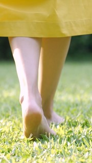 Dia Mirza feet photo thumbnail