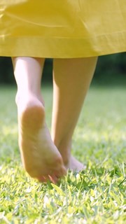 Dia Mirza feet photo thumbnail