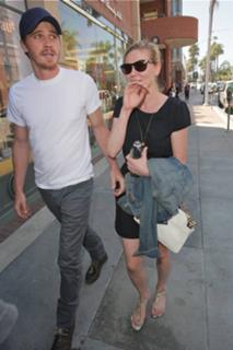 Kirsten Dunst feet photo thumbnail