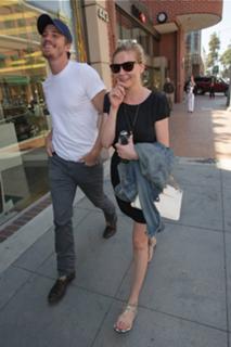Kirsten Dunst feet photo thumbnail