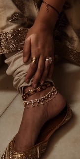 Sonam Kapoor feet photo thumbnail