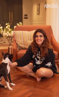 Kriti Sanon feet photo thumbnail
