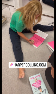 Kelly Ripa feet photo thumbnail