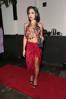 Rita Ora feet photo thumbnail
