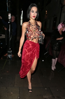 Rita Ora feet photo thumbnail