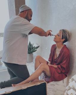 Halle Berry feet photo thumbnail