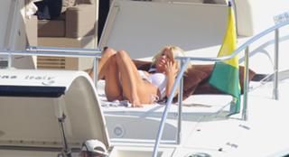 Victoria Silvstedt feet photo thumbnail