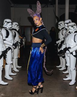 Alicia Keys feet photo thumbnail