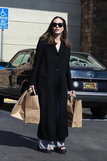 Angelina Jolie feet photo thumbnail