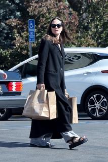 Angelina Jolie feet photo thumbnail