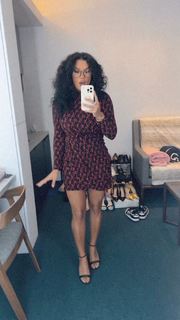 Joy Taylor feet photo thumbnail