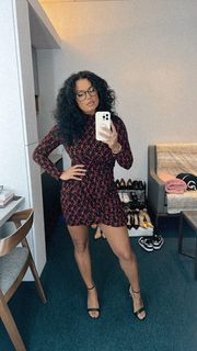 Joy Taylor feet photo thumbnail