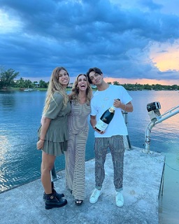 Lili Estefan feet photo thumbnail