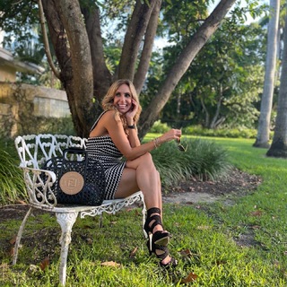 Lili Estefan feet photo thumbnail