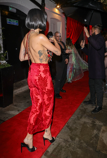 Rita Ora feet photo thumbnail