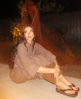 Dua Lipa feet photo thumbnail