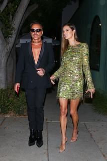 Alessandra Ambrosio feet photo thumbnail