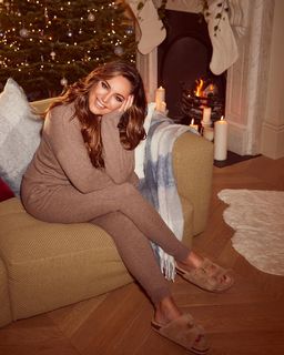Kelly Brook feet photo thumbnail