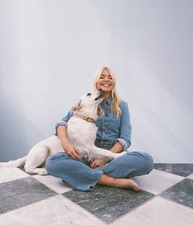 Holly Willoughby feet photo thumbnail