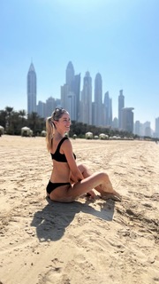 Elena Santarelli feet photo thumbnail