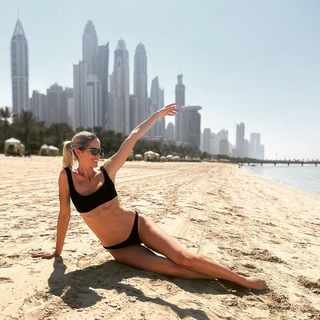 Elena Santarelli feet photo thumbnail