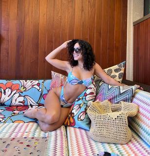 Vanessa Hudgens feet photo thumbnail