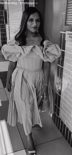 Mindy Kaling feet photo thumbnail