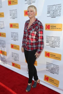 Teri Polo feet photo 1