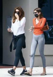 Kaia Gerber feet photo thumbnail