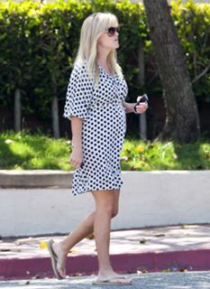 Reese Witherspoon feet photo thumbnail