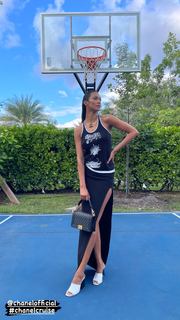 Lais Ribeiro feet photo thumbnail