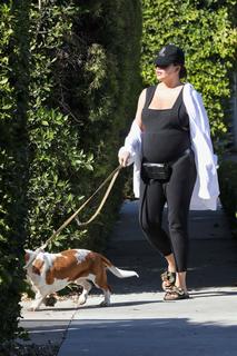 Chrissy Teigen feet photo thumbnail