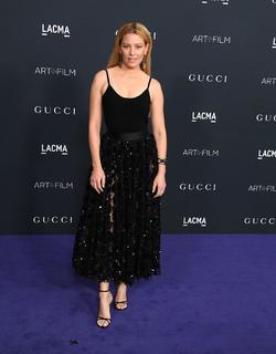 Elizabeth Banks feet photo thumbnail