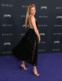 Elizabeth Banks feet photo thumbnail