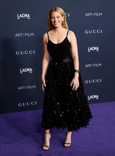 Elizabeth Banks feet photo thumbnail