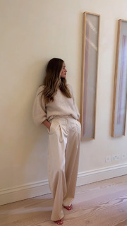 Rosie Huntington-Whiteley feet photo thumbnail