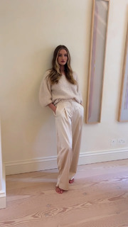 Rosie Huntington-Whiteley feet photo thumbnail