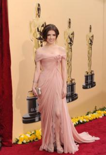 Anna Kendrick feet photo thumbnail