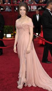 Anna Kendrick feet photo thumbnail