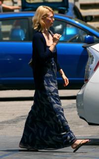 January Jones feet photo thumbnail