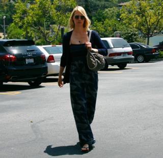 January Jones feet photo thumbnail