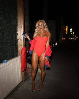 Qimmah Russo feet photo thumbnail