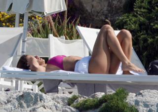 Elisabetta Canalis feet photo thumbnail