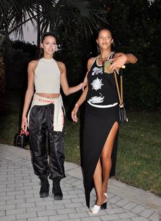 Lais Ribeiro feet photo thumbnail