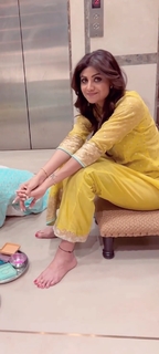 Shilpa Shetty Kundra feet photo thumbnail