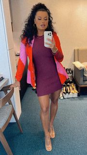 Joy Taylor feet photo thumbnail