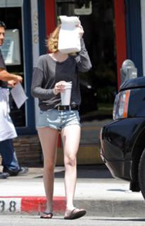 Emma Roberts feet photo thumbnail