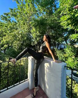 Zaira Nara feet photo thumbnail